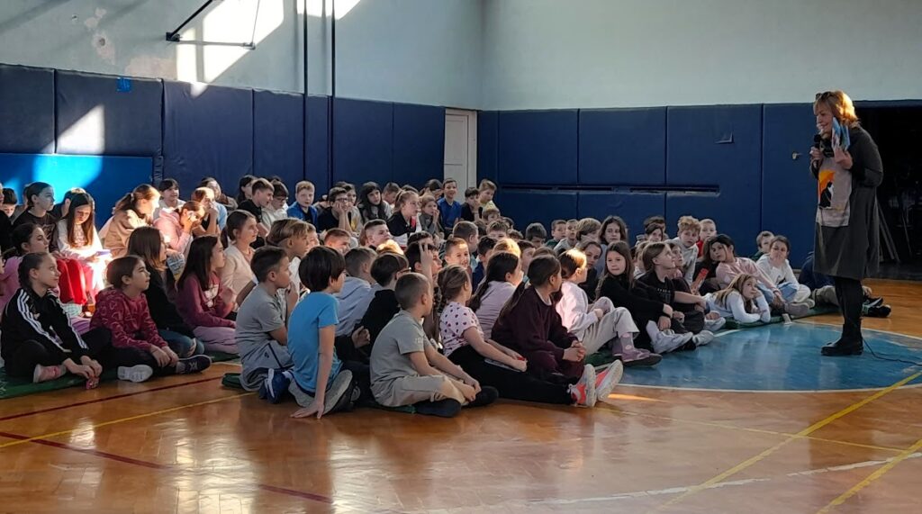 Sanja Pilić s učenicima 3. i 4. razreda