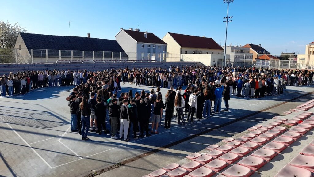Milenijska fotografija školi za 250. rođendan